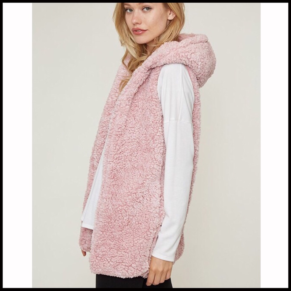 Two-Toned Sherpa Vest - Picture 3 of 8